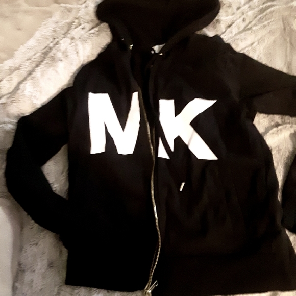 - Black zip up hooded sweatshirt - Picture 1 of 1